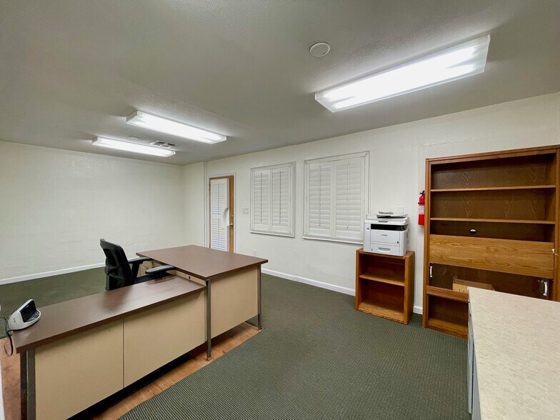 More Photos Of 821 W Main St, El Cajon Flex For Lease