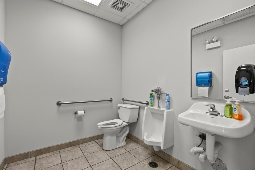 More Photos Of 24051 S Northern Illinois Dr, Channahon Truck Terminal For Sale