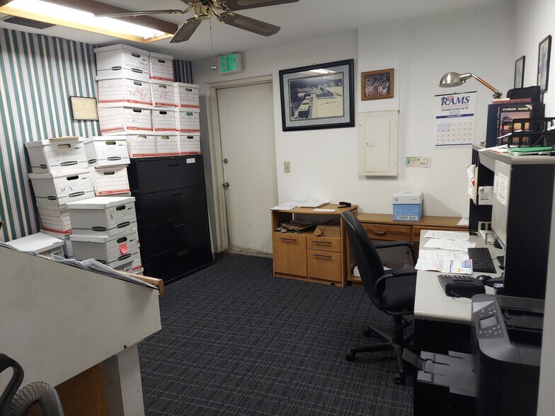 More Photos Of 131 Scarlett Blvd, Oldsmar Warehouse For Lease