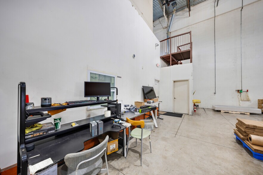 More Photos Of 3301-3389 NW 97th Ave, Miami Warehouse For Lease