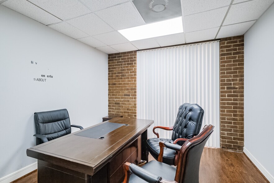 More Photos Of 8200 Westglen Dr, Houston Loft Creative Space For Lease