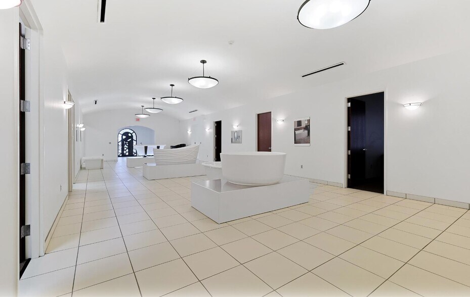 More Photos Of 820 Central Dr, Colleyville Office For Sale