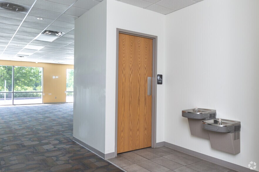 More Photos Of 21-31 Commerce Dr, O'Fallon Unknown For Lease