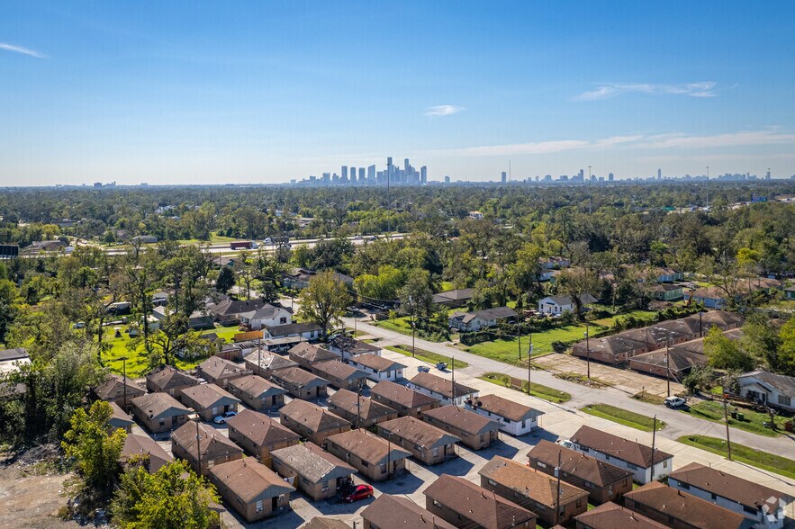 More Photos Of 5716 Pickfair St, Houston Apartments For Sale