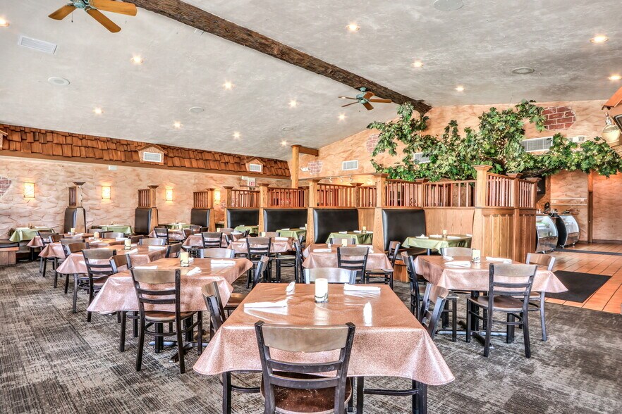 More Photos Of 7680 Grand Ave, Gurnee Restaurant For Sale