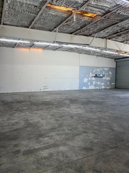 More Photos Of 3906 Arnold Ave, Naples Warehouse For Lease
