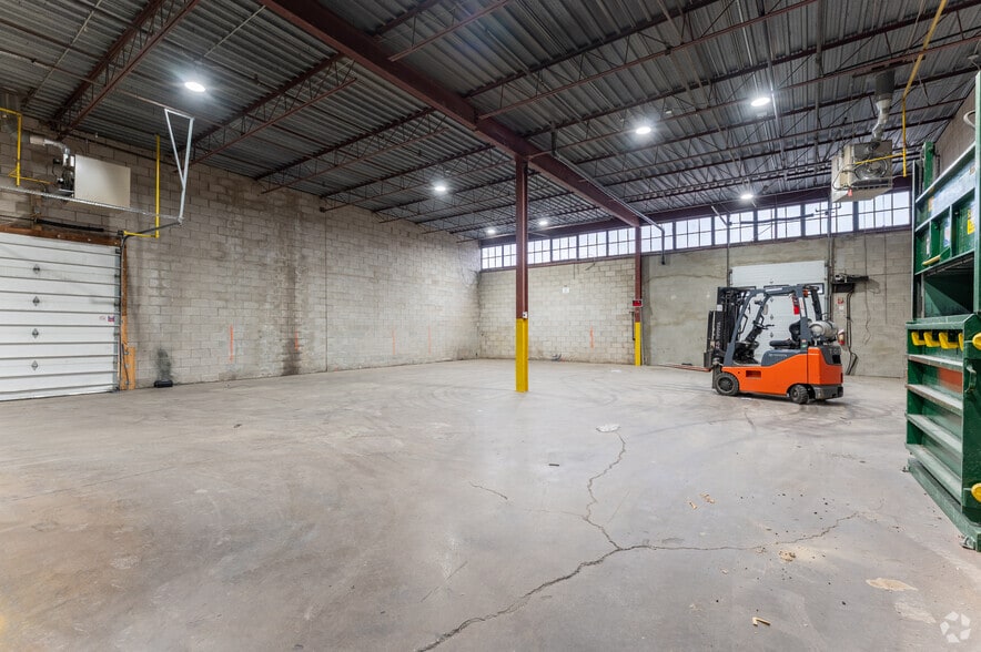 More Photos Of 25 Tangiers Rd, Toronto Manufacturing For Lease
