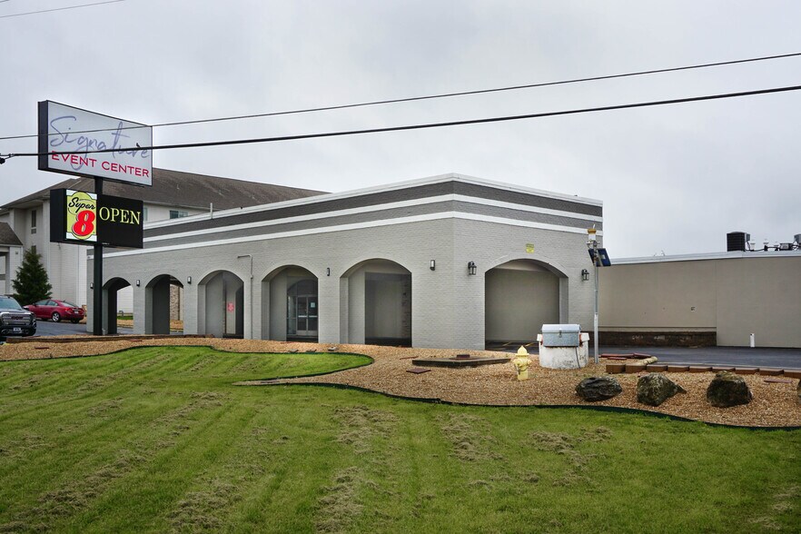 More Photos Of 1701 Martin Springs Dr, Rolla Freestanding For Sale