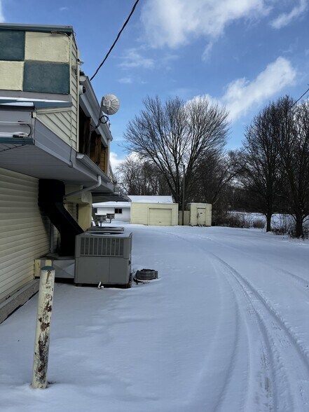 More Photos Of 421 W River St, Antwerp General Retail For Sale