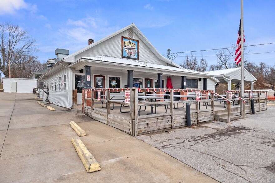 Primary Photo Of 2999 S Highway 94, Defiance Bar For Lease