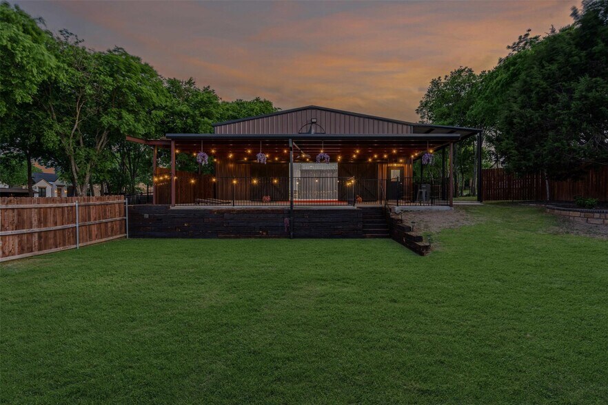 More Photos Of 7816 Lous Ct, Fort Worth Office For Sale