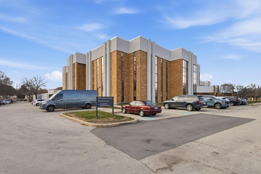 Primary Photo Of 1111 Delafield St, Waukesha Medical For Lease