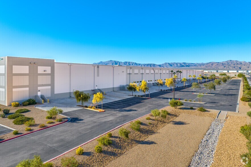 More Photos Of 5835 E Ann Rd, Las Vegas Distribution For Lease