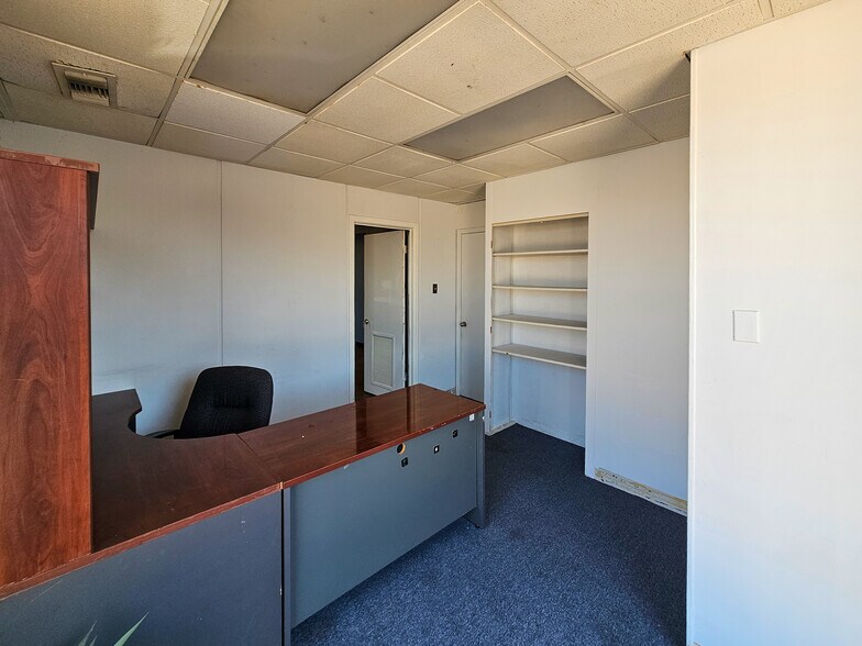 More Photos Of 209 S Leggett Dr, Abilene Office For Sale