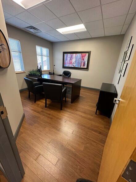 More Photos Of 996 Wilkinson Trce, Bowling Green Office For Sale