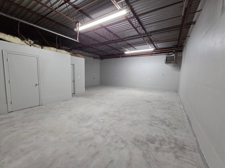More Photos Of 9714-9748 E 55th Pl, Tulsa Light Manufacturing For Lease