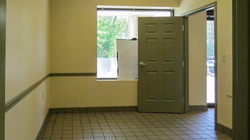 More Photos Of 2626 Brown Ave, Manchester Unknown For Lease