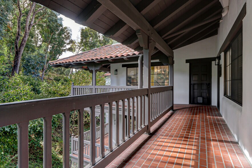 More Photos Of 25550 Hawthorne Blvd, Torrance Medical For Lease