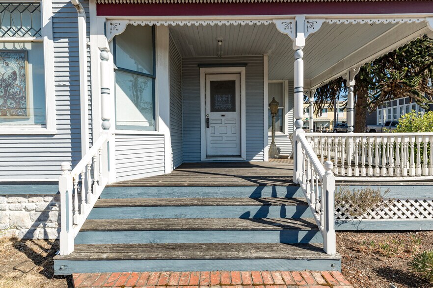 More Photos Of 1199 SE Dock St, Oak Harbor General Retail For Lease