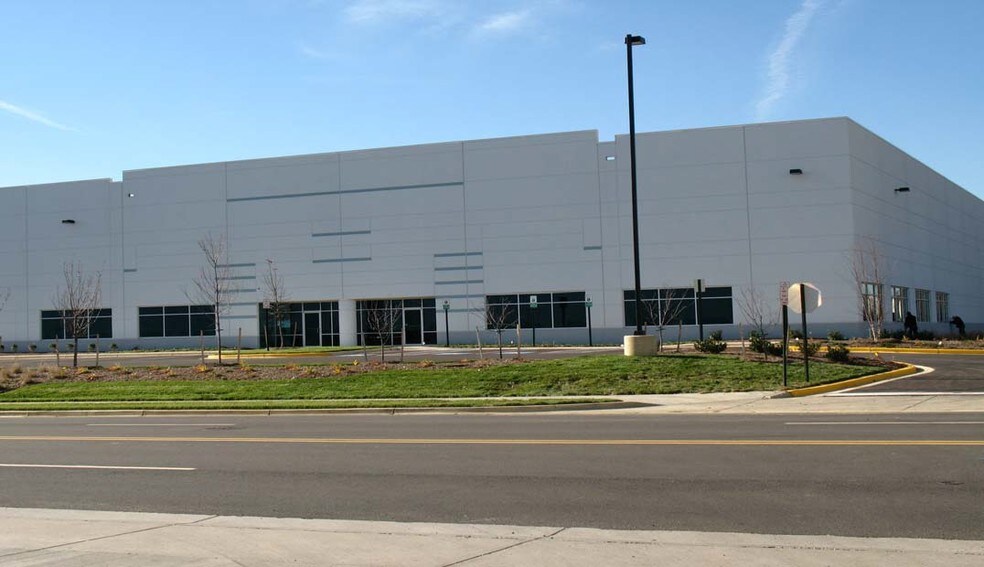 More Photos Of 1001 Hampton Park Blvd, Capitol Heights Warehouse For Lease
