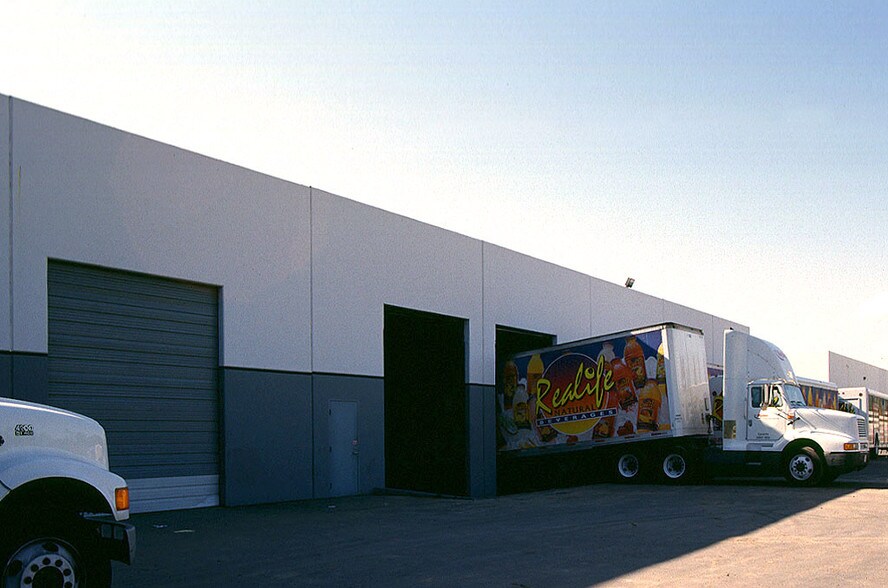 More Photos Of 3011 S Croddy Way, Santa Ana Warehouse For Lease