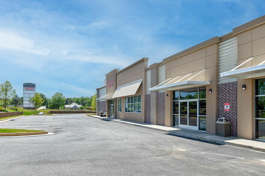 More Photos Of 7465 Blackmon Ln, Columbus Freestanding For Lease