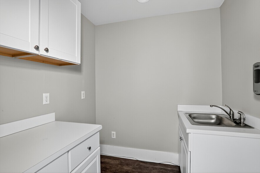 More Photos Of 1499 Alpharetta Hwy, Alpharetta Office For Lease