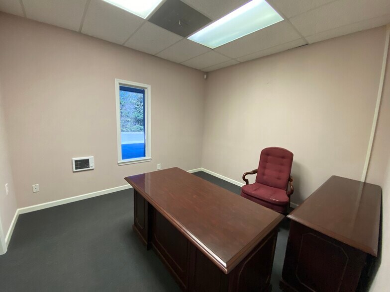 More Photos Of 232-236 Industrial Park Dr, Commerce Office For Lease