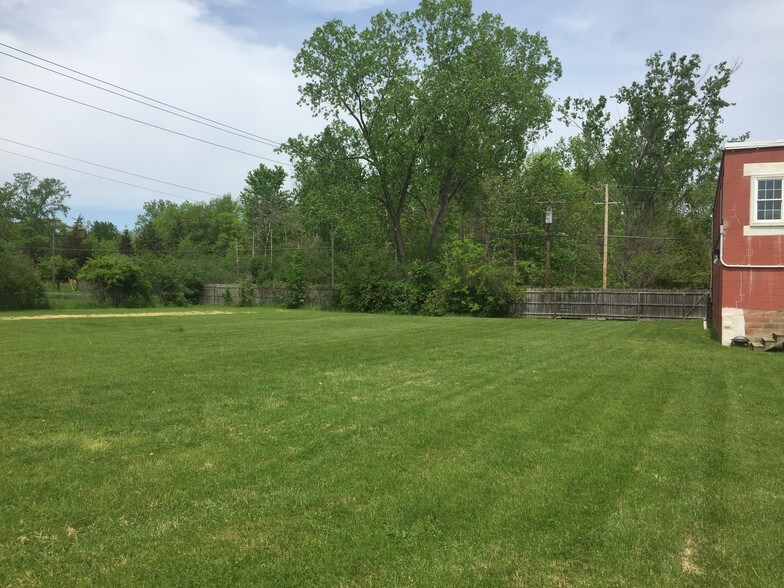 More Photos Of 1426 W River Rd, Waterloo Township Apartments For Lease