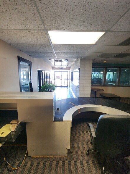 More Photos Of 2728 Williams Ave, Woodward General Retail For Lease
