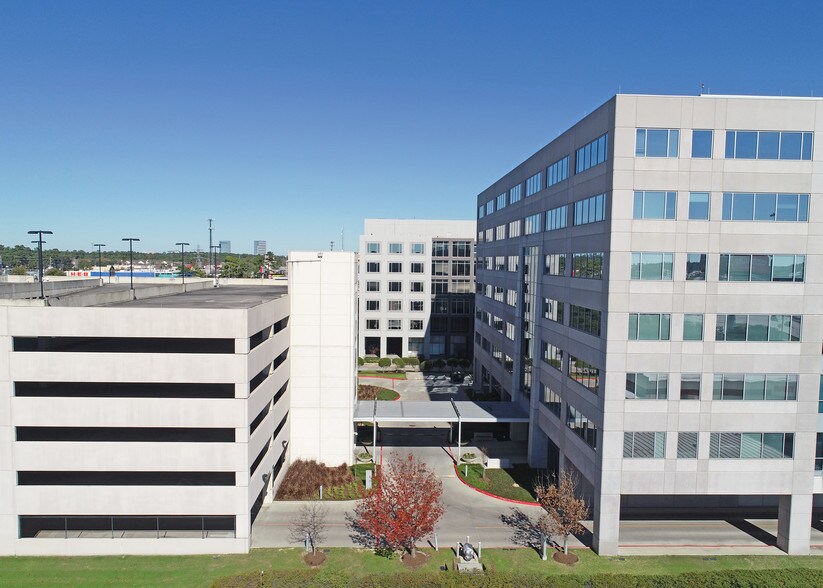 More Photos Of 25025 N I-45 Fwy, The Woodlands Office For Lease
