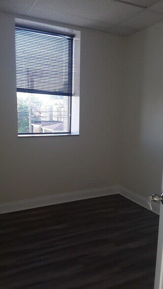 More Photos Of 3403 W Lawrence Ave, Chicago Office For Lease