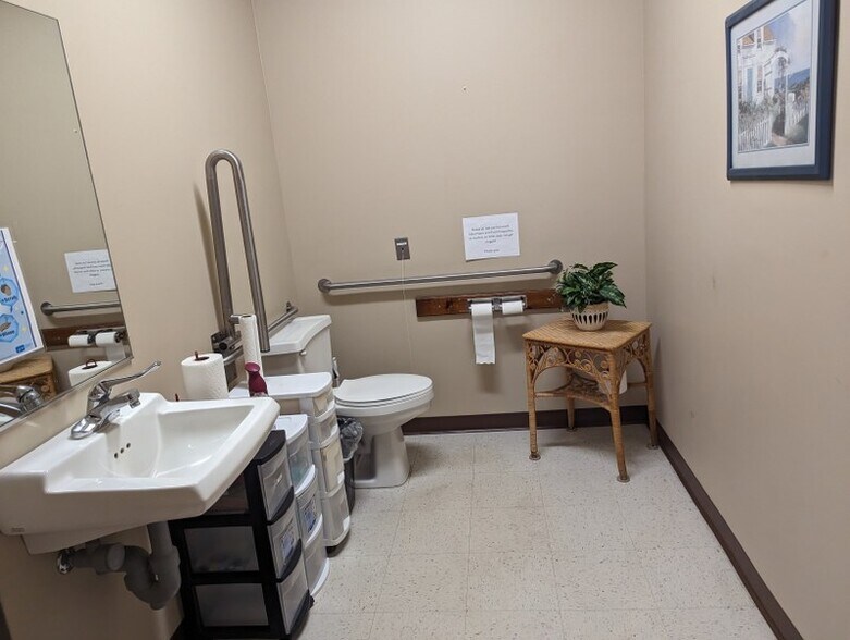 More Photos Of 52 Connecticut Ave, South Windsor Light Manufacturing For Lease