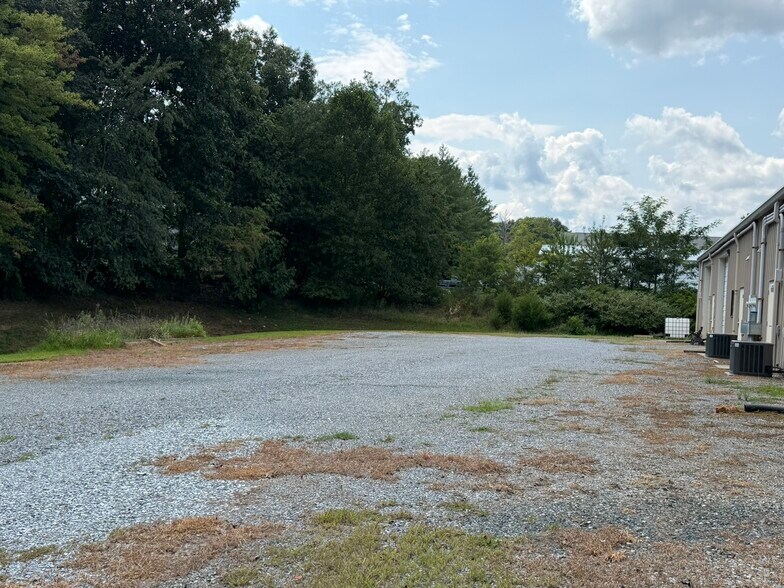More Photos Of 12719 E Lynchburg Salem Tpke, Forest Flex For Lease
