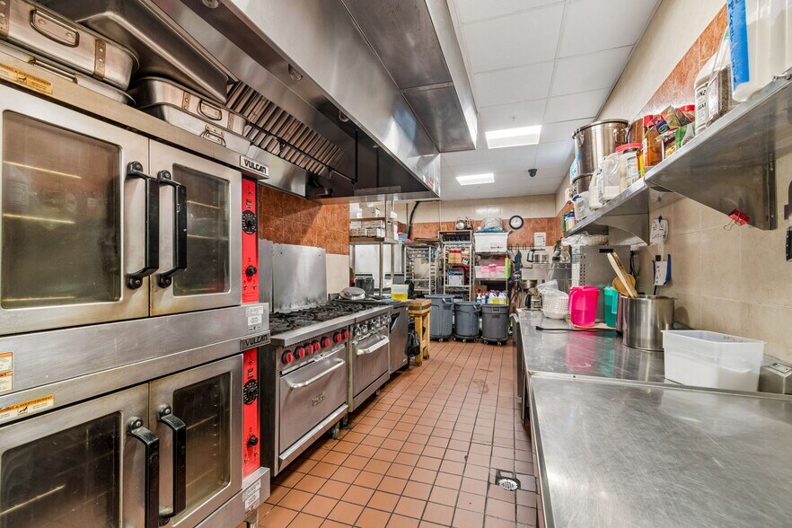 More Photos Of 3007 Commercial Way, Spring Hill Restaurant For Sale