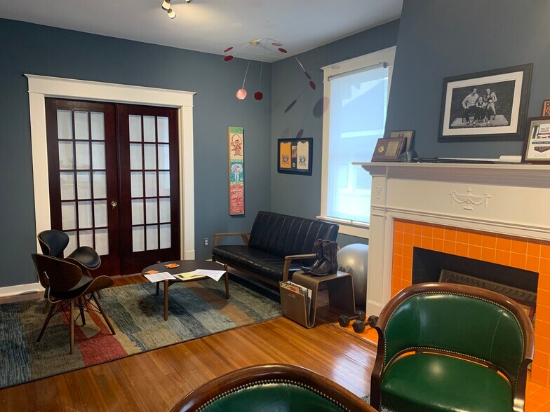 More Photos Of 1615 W 6th St, Austin Office Residential For Lease