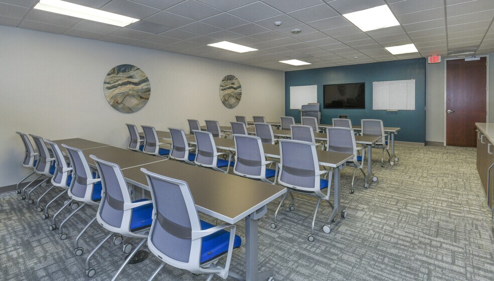 More Photos Of 2626 Glenwood Ave, Raleigh Office For Lease