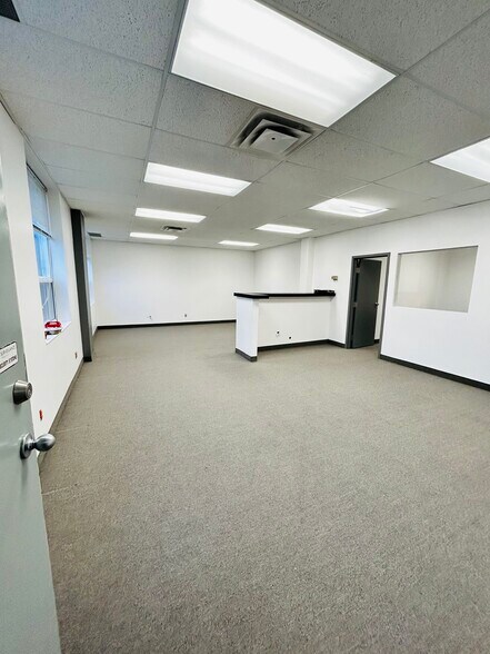 More Photos Of 591 Brant St, Burlington General Retail For Lease