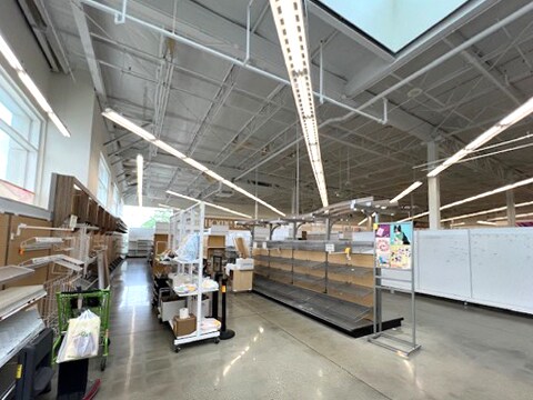 More Photos Of 2391 County Line Rd, Algonquin Freestanding For Lease