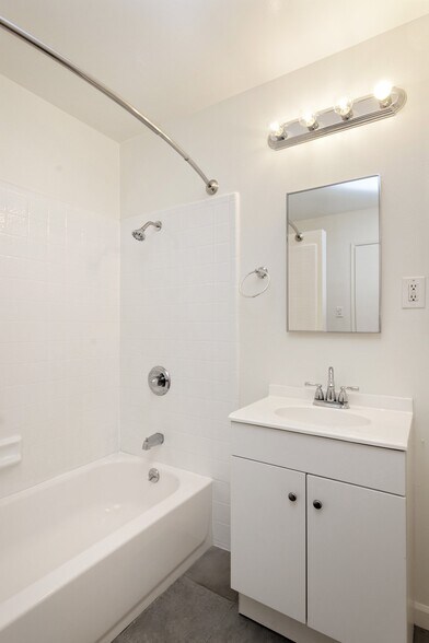 More Photos Of 407 Vernon St, Oakland Apartments For Sale
