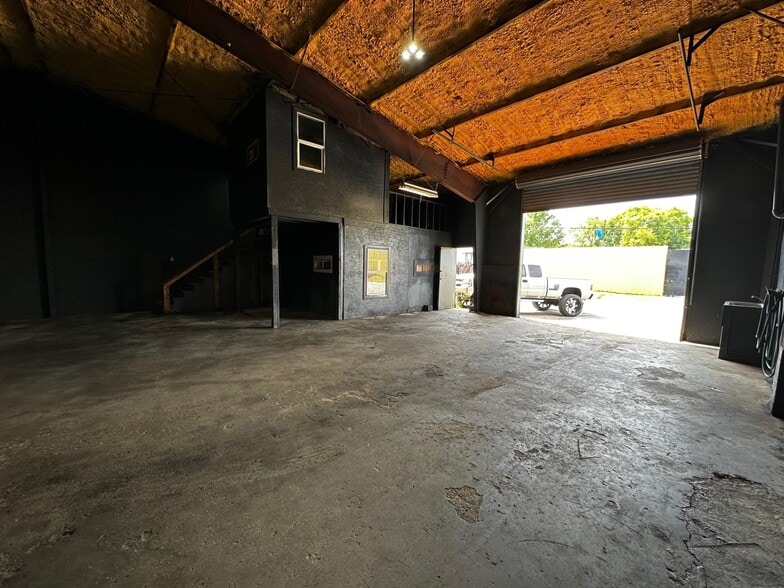 More Photos Of 10126 Jensen Dr, Houston Freestanding For Sale