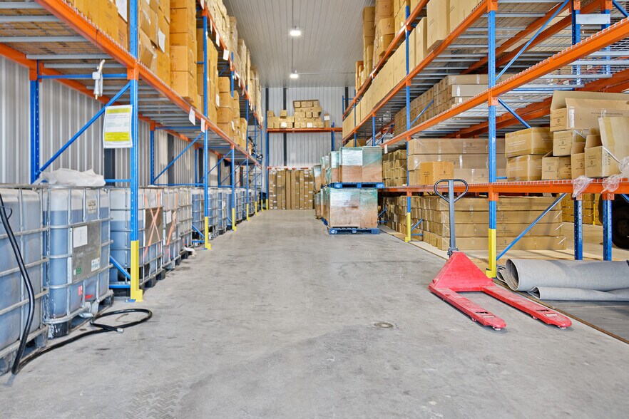 More Photos Of 1670 Rte 117, Val-david Showroom For Lease