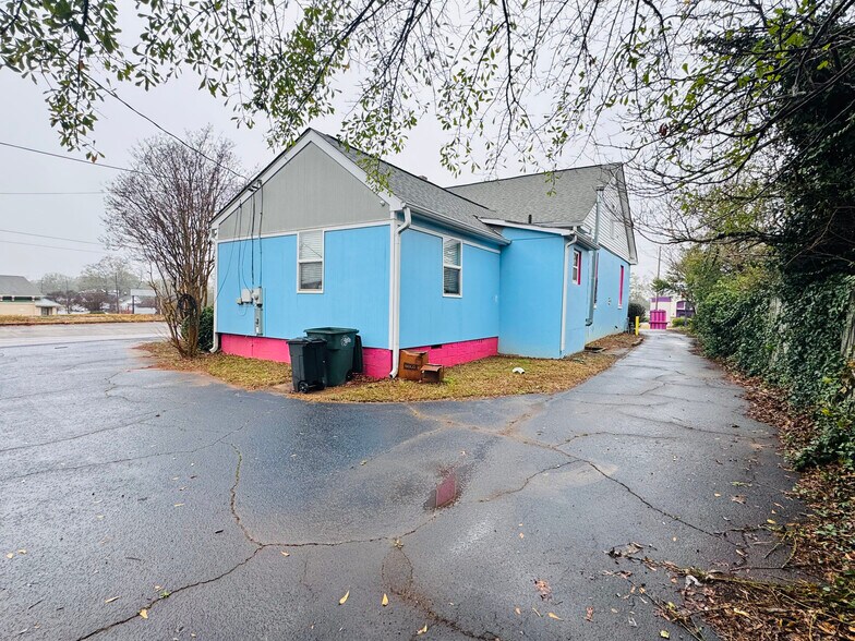 More Photos Of 732 W Taylor St, Griffin General Retail For Sale