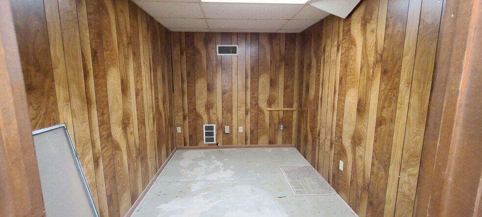More Photos Of 2333 Joe Field Rd, Dallas Light Manufacturing For Lease