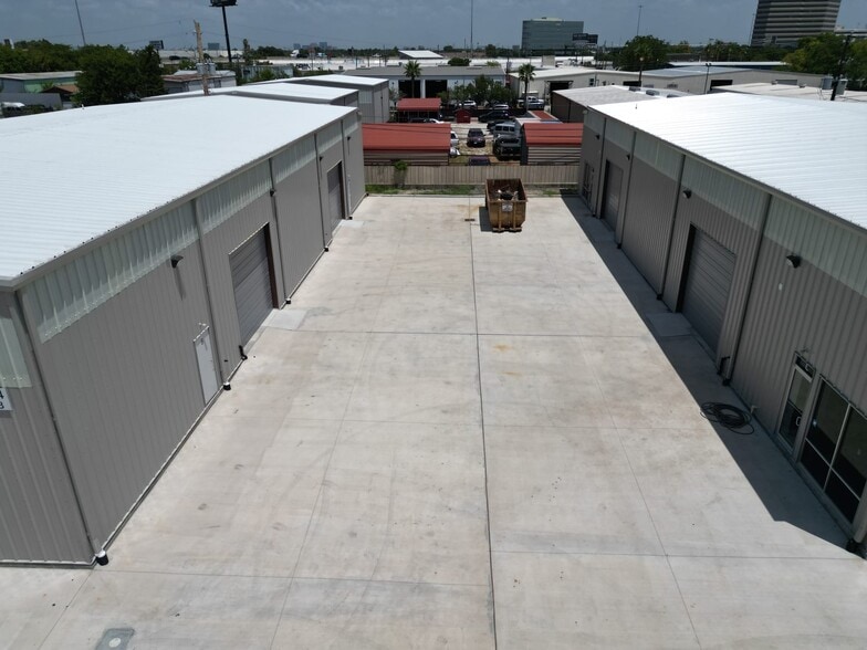 More Photos Of 9334 Ronda Ln, Houston Industrial For Lease