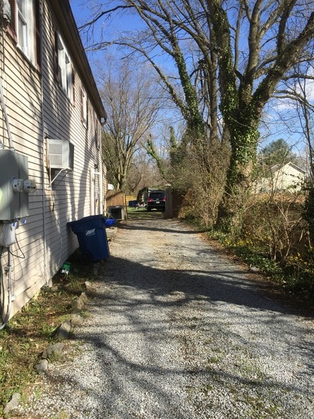 More Photos Of 304 N Buckmarsh St, Berryville Restaurant For Sale