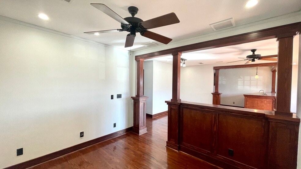 More Photos Of 500 W Nash St, Terrell Medical For Lease