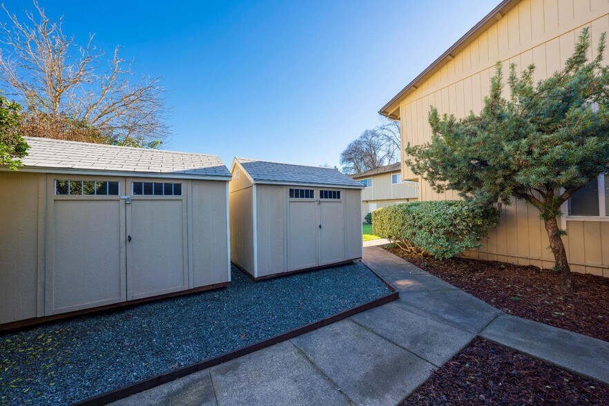 More Photos Of 960 Marlene St, Ukiah Apartments For Sale