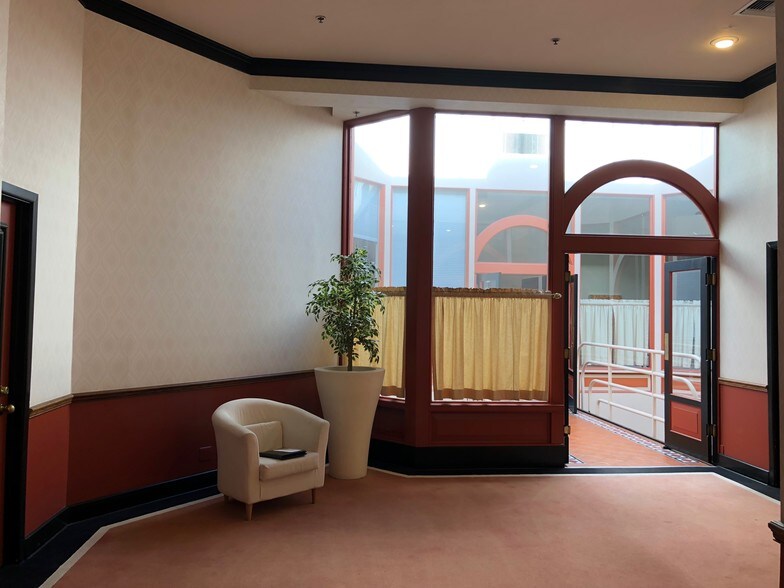 More Photos Of 26 E Colorado Blvd, Pasadena Storefront Retail Office For Lease