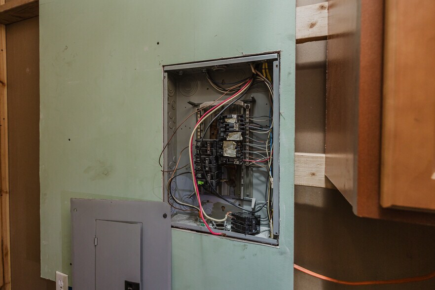 More Photos Of 470 N Seneca St, Wichita Warehouse For Sale